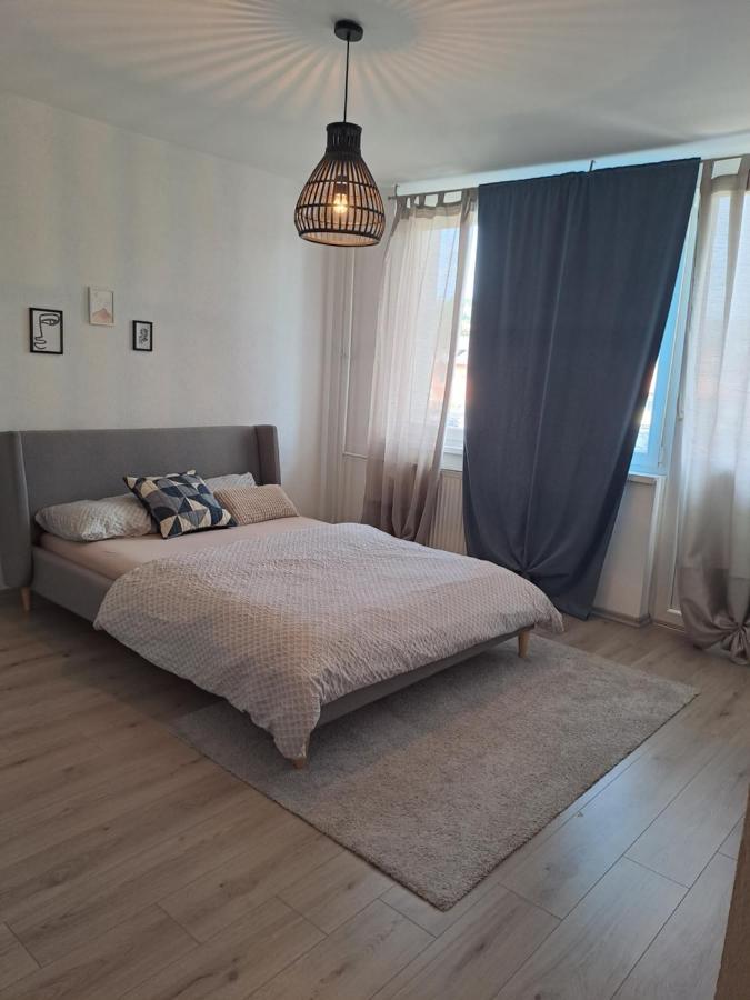 Appartement Enjoy Traveling à Tuzla Extérieur photo